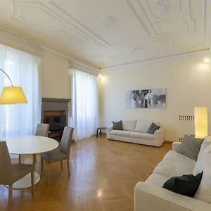 Apartment Elegance In Santa Maria Novella, Florence